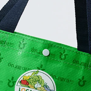 Close-up of a plastic snap button on the bag opening