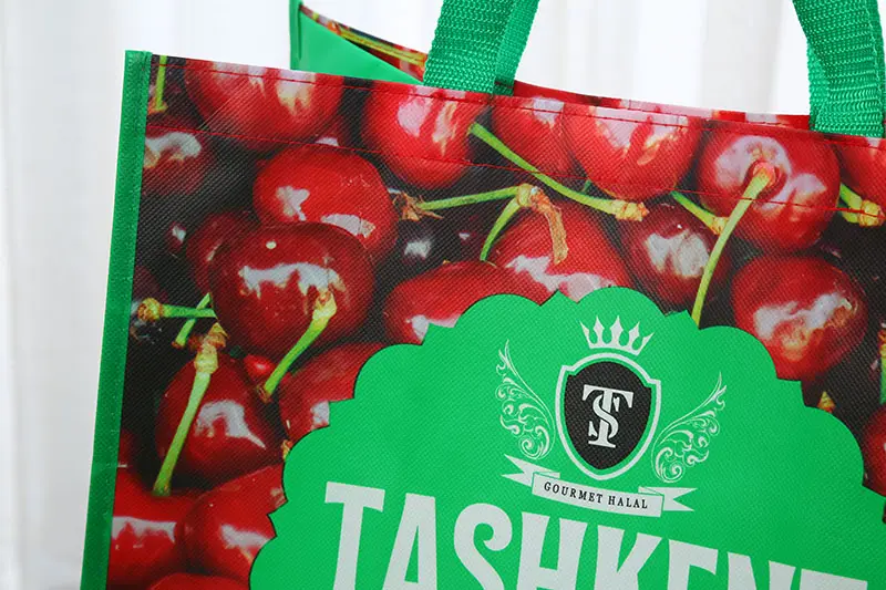 What Are the Pros and Cons of Laminated Bags? 4 Gravure printing cherry pattern on nonwoven fabric