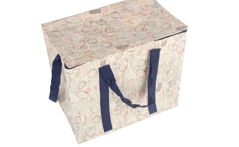 Middle size laminated bag, a best-selling model with insulated interior and sturdy handles, ideal for keeping food and drinks cool and fresh