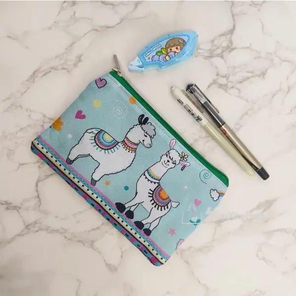 What's the Pros of Polyester Bags? 6 Polyester makeup bags, featuring a stylish and durable design for storing cosmetics and toiletries